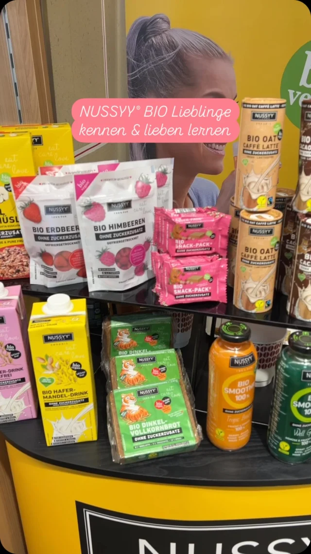 Am Samstag ist’s wieder so weit! 
Unsere NUSSYY® BIO Schätze gehen auf Verkostungsreise – und zwar direkt in die Währinger Straße in Wien, bei SPAR GOURMET. 💛

Komm vorbei bei @spar_oesterreich, koste Dich durch unsere liebsten Snacks und überzeuge Dich selbst – wir warnen Dich gleich vor: es könnte Liebe auf den ersten Crunch sein!

📍SPAR Gourmet Währinger Straße
🗓️ 26.04. - 10:00 - 18:00

Carina und das NUSSYY®-Team verkosten mit 💕.

#NUSSYY #snackliebe #vegansnack #veganistisch